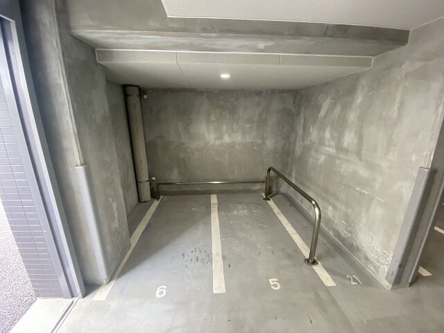 BIKE PARK+ の屋内バイク駐車場